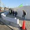 登校の風景：線路東側の通学路　工事が進む