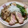 【今週のラーメン４０６１】 くじら食堂 bazar 三鷹店 （東京・JR三鷹） 特製醤油 ＋ サッポロラガービール赤星　〜眩しくも図太い醤油感！怒涛に迫る鶏のコク！これでもかと説得力あるくじら式笠岡ラーメン！