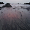 曇り空の夕方、釜磯海岸にて