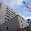 ローカルな銀行通り。