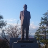 こんな所に、濱口雄幸銅像が。