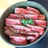 上尾ごはん｜とろける赤身ステーキ丼！キノコ味噌汁もギュッと♪