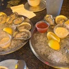 セントルイスの人気店　Broadway Oyster Barで生牡蠣を食す…  やっぱりやっぱりちょっと身が痩せているなぁと感じました…