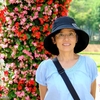 日本　背景は天王寺公園の花の柱