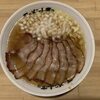 【ラーメンムギュ vol.1】鉢一面に添えられたバラ肉が映え確定の名物”オニバラ”。名古屋コーチンをふんだんに使ったスープが魅力