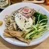 【今週のラーメン５７５１】らーめん 高尾（東京・荻窪）冷し中華 青菜  半熟玉子 ＋ 青菜もやし皿 ＋ わかめメンマ皿 ＋ サッポロ赤星２本　〜素朴さと具材の自由自在さが愉快で素晴らし！今年の夏は一回食っとけ！