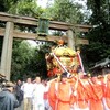 二の鳥居前で出待ちする若宮神幸祭