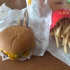 ダブルチーズバーガー玉ねぎピクルスマシマシで！！