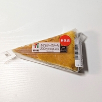 【セブンイレブン】昔なつかしい感じのオーソドックスなベイクドチーズケーキ「かじるチーズケーキ」を食べてみた