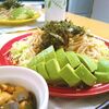 冷うどんとアボカド