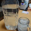 水を飲んで…