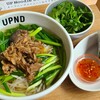 【UP Noodle STAND@新橋】アジアンヌードル&ライスのお店が新橋にオープン。フォーランチを楽しもう【ネギいっぱいのビーフフォー&野菜生春巻セット】