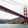 ベイマックスの赤い橋のモデルとなった Golden Gate Bridge の下を船でくぐる