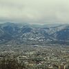 雪が残る御坂山地