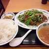 『中華食堂 日高屋』のニラレバ炒め。