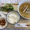 掛川市、桑原苑。ランチの牛塩ラーメン、ライスやサラダがついて950円はリーズナブル！焼肉丼やチャーハンもあり。