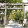 藤森神社の鳥居と近藤勇。