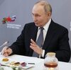 プーチン政権は、西側諸国による制裁強化と原油価格の下落という二重の打撃を受け、従来の経済モデルの限界を自ら露わにした