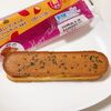 黒ごまの主張強めのお芋スイーツ。ファミマ「香ばしいクッキーのクリームサンド（安納芋）」