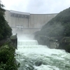 豪雨の中の六日市の温泉と温井ダム