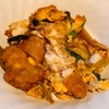 鶏肉フライの葱と卵とじ、鮭の西京味噌漬け焼き、ささみ梅肉和え、さつまいも天、春菊