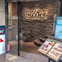【国内1号店】シズラー新宿三井ビル店のプレミアムサラダバーでカレーもいただきました【since1991】
