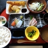 お客様と最初のお昼ご飯は、岩美町の『海慶（さざなみ）』さんで。ランチ、満足します！！日替わりのさざなみ定食１２００円！！