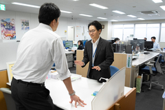 カスハラ対応学ぶ　対策義務化受け上越警察署が日本公庫高田支店で訓練
