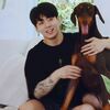 BTSジョングクが愛犬を初公開…犬種はドーベルマンで名前はバムちゃん！