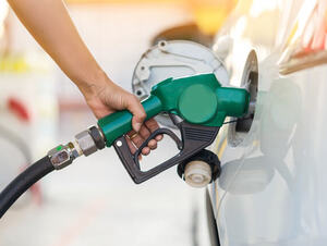 ガソリン税の暫定税率は2025年内に廃止？残る課題とは