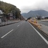 打ち合わせが終われば、雲のかかった足立山や