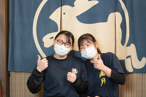 【あなたの一歩を応援！】働きやすくて、やりがいも感じられる職場環境を目指しています♪ ホールスタッフ募集中！[0909-1009]