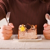 イライラすると甘いものが食べたくなるのはなぜ？感情と食欲の関係