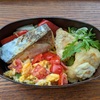 自分のお弁当作り、自家栽培の春菊やらトマトやら、そして季節の野菜も入れています