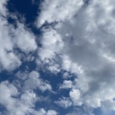 空が青いな