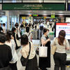 深夜の仙台駅で変電所で火災があり、午後１１時から約２時間電車が遅れた。