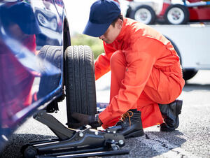 車のパンク修理はいくらかかる？費用の目安や所要時間について整備士が解説