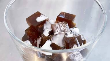 〈モカエキスプレス〉でつくった濃厚コーヒーを使ってリッチなコーヒー寒天をつくる