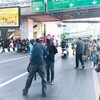我が家の近くでデモ再び