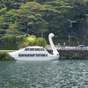 【フリー素材】「旅館の窓から見た山」「遊覧船(白鳥・アヒル)」　施設の写真【商用可】