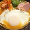 「チャルメラとんこつ味で目玉焼きラーメン」レシピ