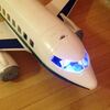 プレイモービルの飛行機の操縦席に明かりが灯ってました。