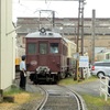 2013年7月　仏生山駅の駅舎近くで23号と300号 車両切り離し