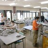 仕分けや畳み作業　卓球の練習　セイタカアワダチソウ