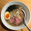 【今週のラーメン３２１４】 麺屋 さくら井 （東京・三鷹） 煮干らぁ麺 ＋ チャーシュー盛（ハーフ）＋ 特別純米 からくち 上喜元 〜三谷商店街の誇り！甘さが揺れる淡麗煮干！