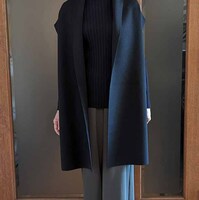 オリジナリティが際立つSOÉJUのウール混ニットを重ね着｜おうち
