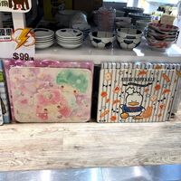 サンリオってやっぱり人気 香港のスーパーの一角にあった 可愛いお菓子コーナー 香港住んでみたら 意外と良かったんですけど