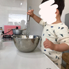 2歳児のお手伝い。料理を楽しむ。