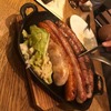 YONA YONA BEER WORKS 青山店｜水曜日のネコ、東京ブラックに伊達鶏のローストチキン。表面パリッと中はしっとりジューシー