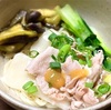 いいそうめんは旨い。豚しゃぶ・ナス煮・青菜・餅のっけ。